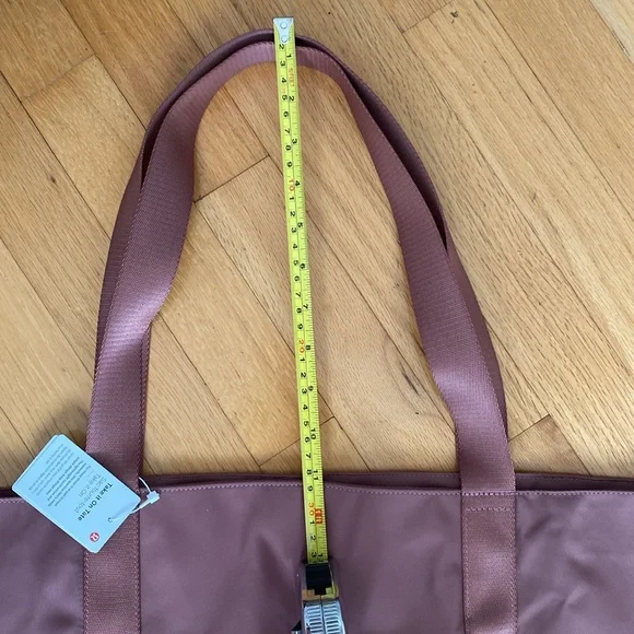 NWT Lululemon Take it on Tote - Picture 9 of 9